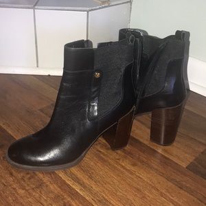 NWOT Tommy Hilfiger Black platform booties 9.5